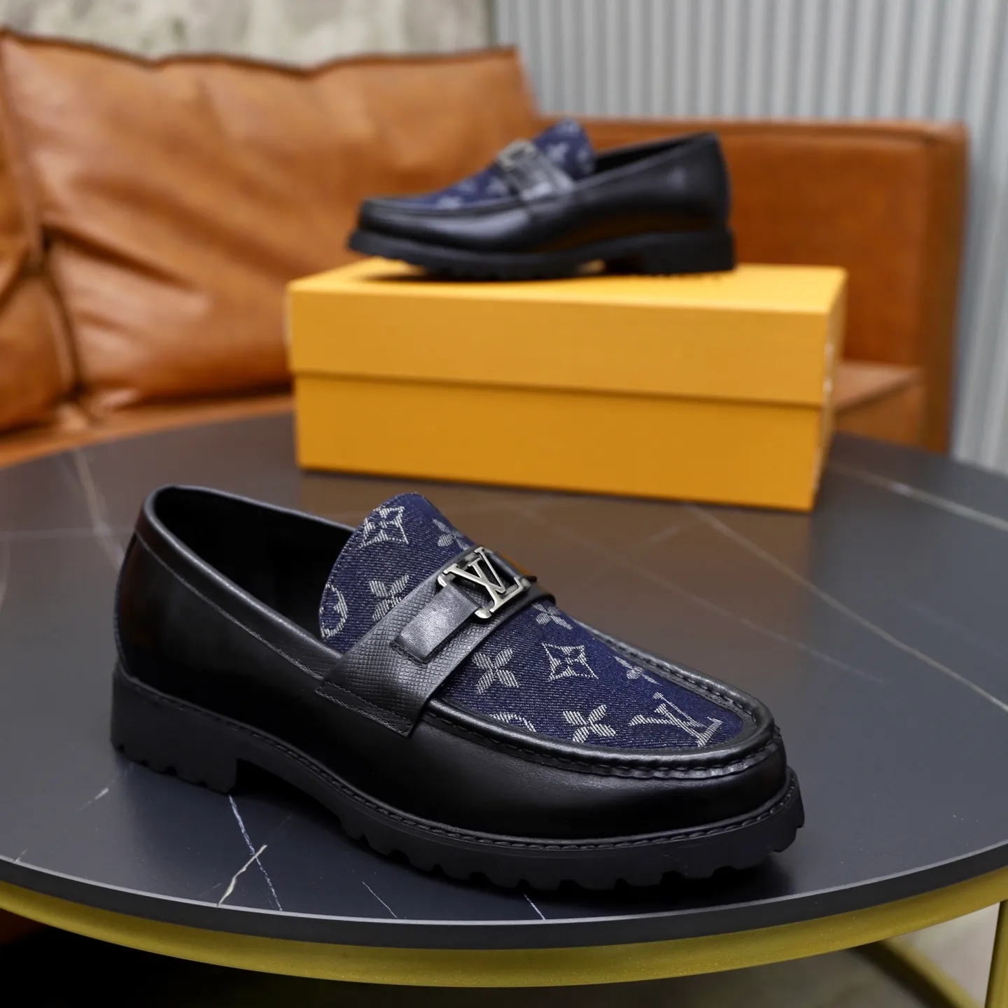 Men's men's shoes💰600💰Louis Vuitton LV men's classic Oxford shoes, men's business formal boutique leather shoes, classic style, almond kernel exquisite toe, ultimate art, the whole shoe is made of imported cow leather (open edge beads), carefully selected, fine pores, excellent gloss, soft texture, strong toughness, durable and not easy to deform, apricot calf leather lining, soft, comfortable, sweat-absorbent and breathable. Foam outsole, original box and dust bag packaging! Size: 38–44 (45/46 customized)